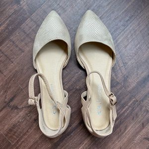 CL by Chinese Laundry Tan/Nude Pointed Flats Size 6.5